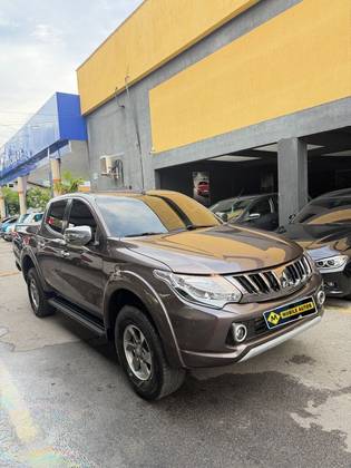 MITSUBISHI L200 TRITON 2.4 16V TURBO DIESEL SPORT HPE CD 4P 4X4 AUTOMÁTICO